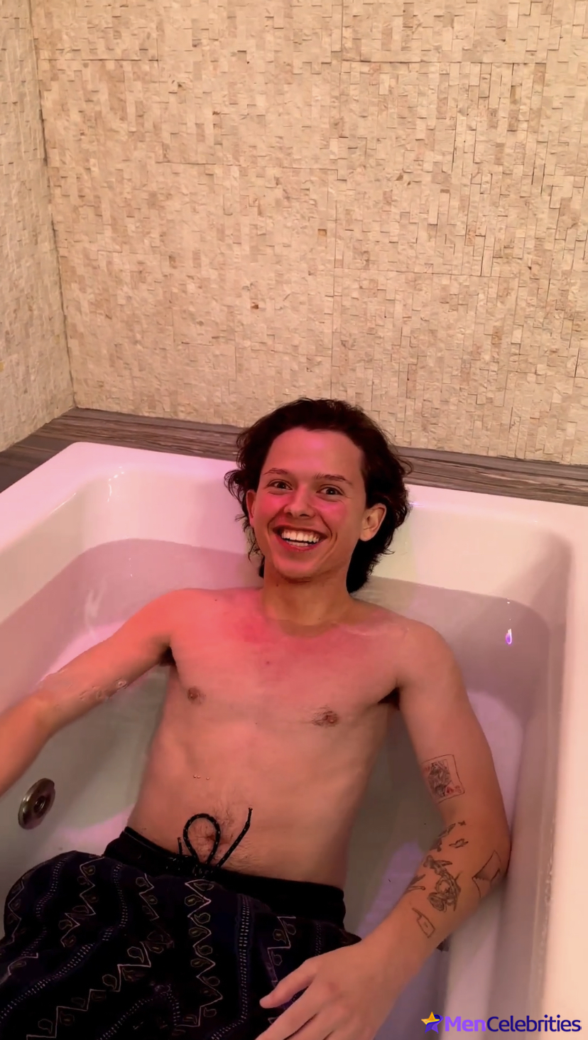 Jacob Sartorius nude and bulge penis photos
