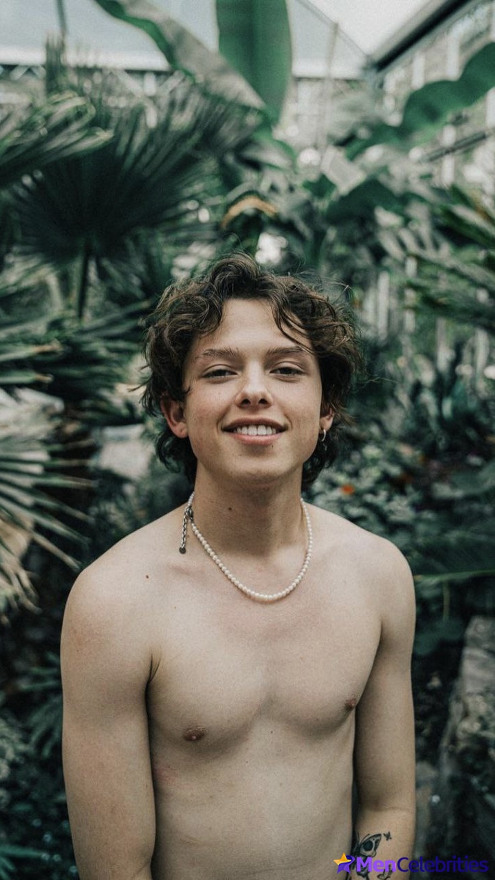 Jacob Sartorius nude and bulge penis photos