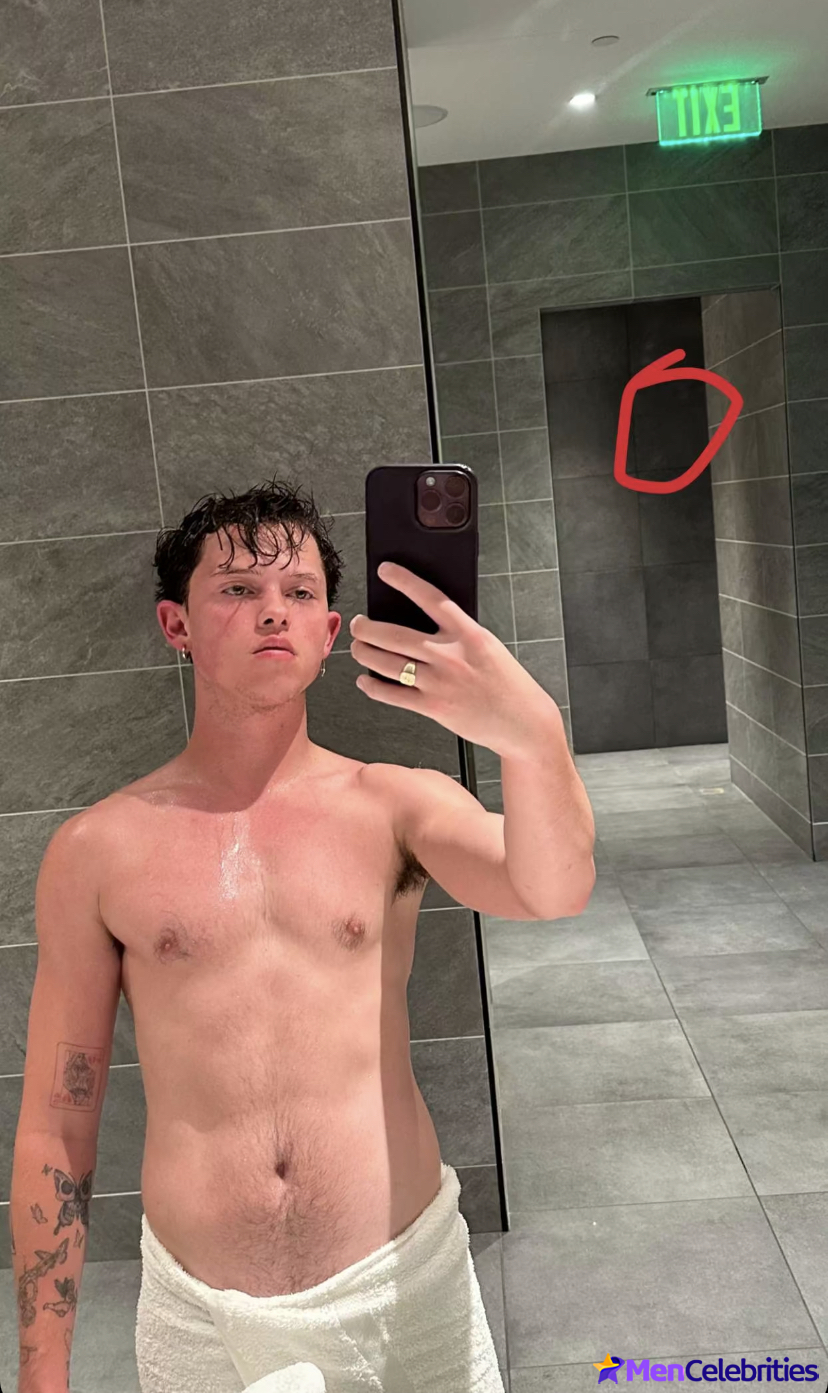 Jacob Sartorius nude and bulge penis photos