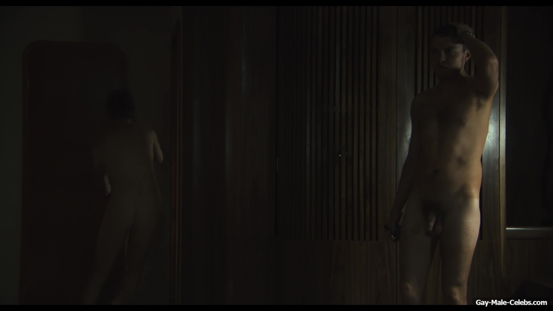 Julian Morris frontal nude in Donkey Punch