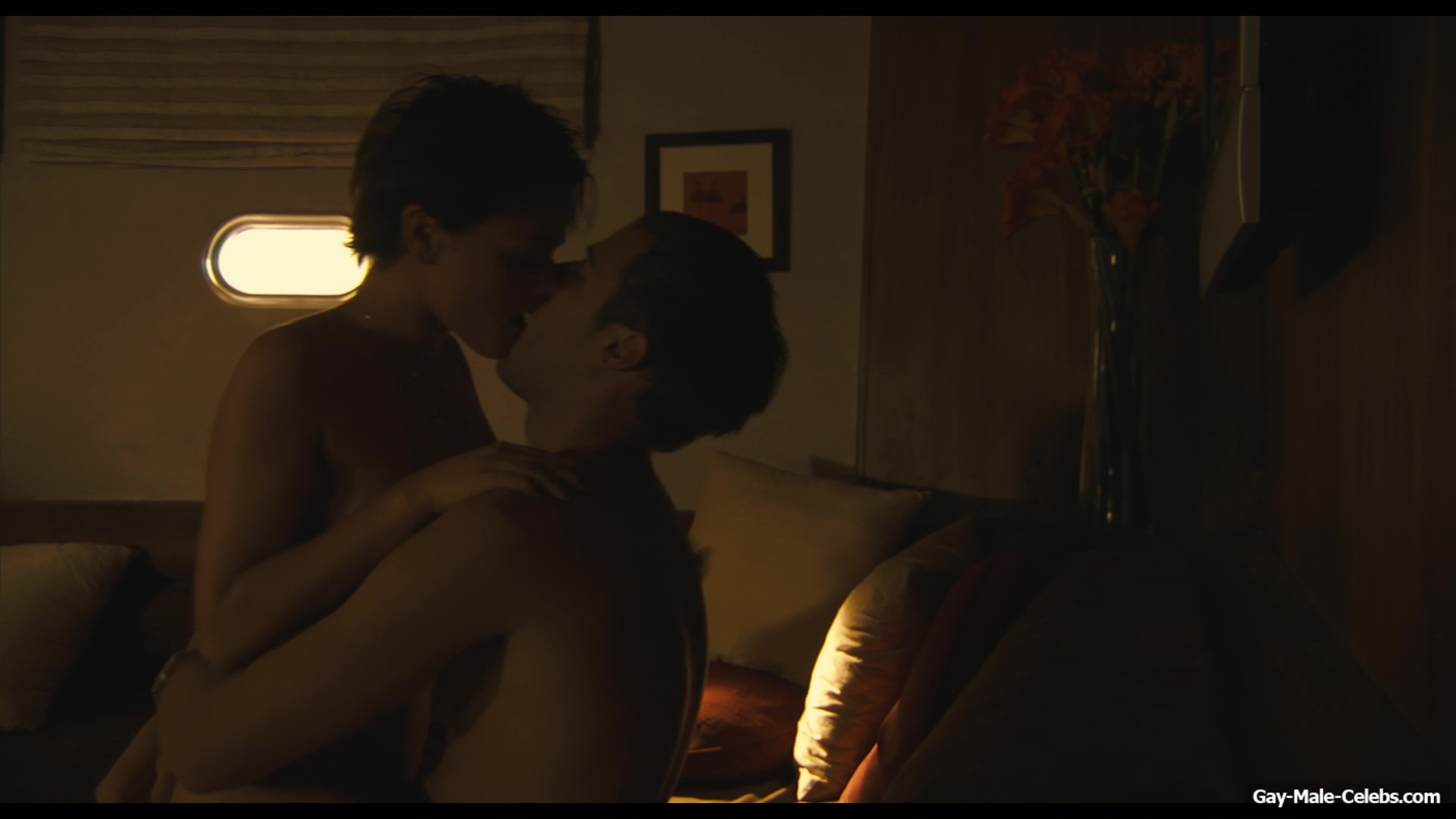 Julian Morris frontal nude in Donkey Punch