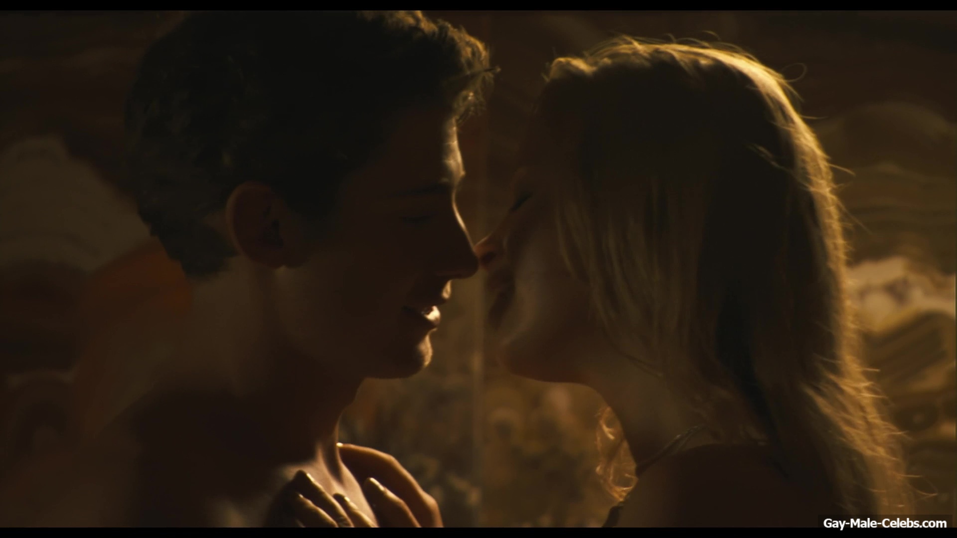 Julian Morris frontal nude in Donkey Punch