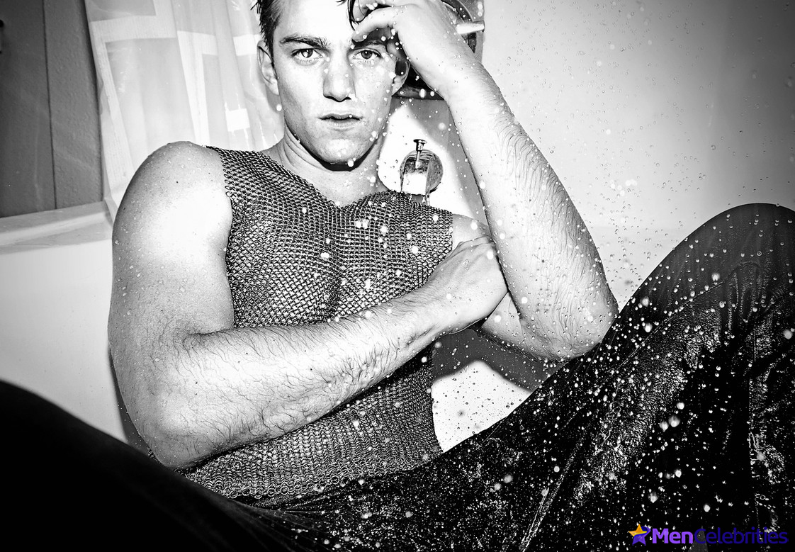 Nico Greetham shirtless and bulge pics