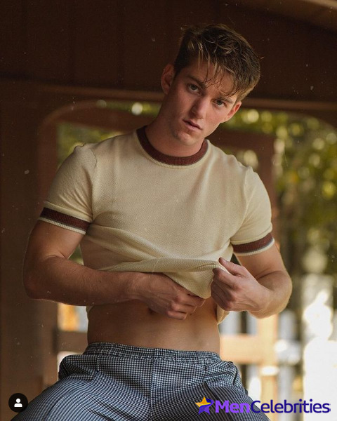 Nico Greetham shirtless and bulge pics