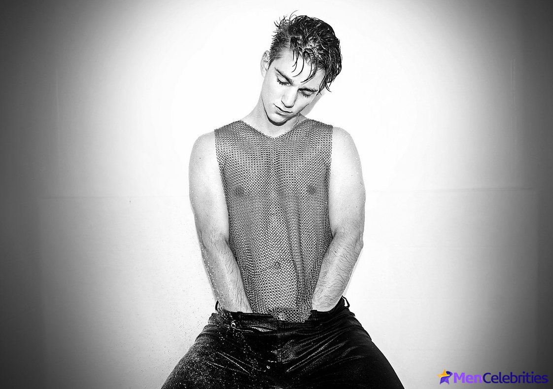 Nico Greetham shirtless and bulge pics