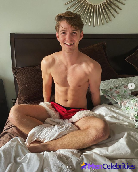 Nico Greetham shirtless and bulge pics