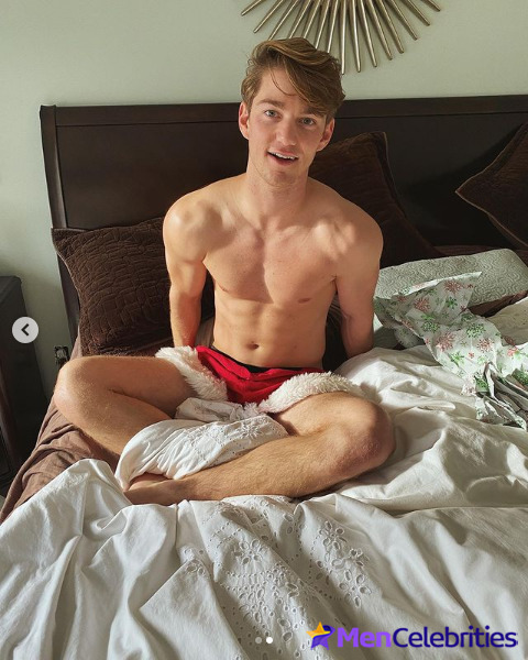 Nico Greetham shirtless and bulge pics