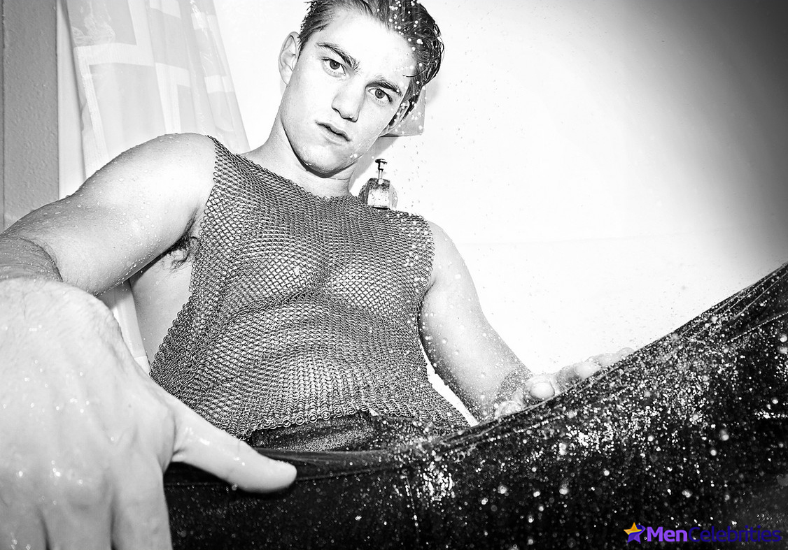 Nico Greetham shirtless and bulge pics