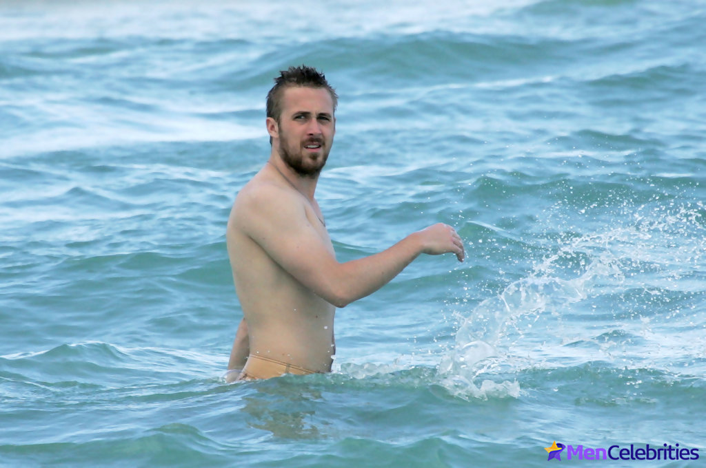 Ryan Gosling beach photos