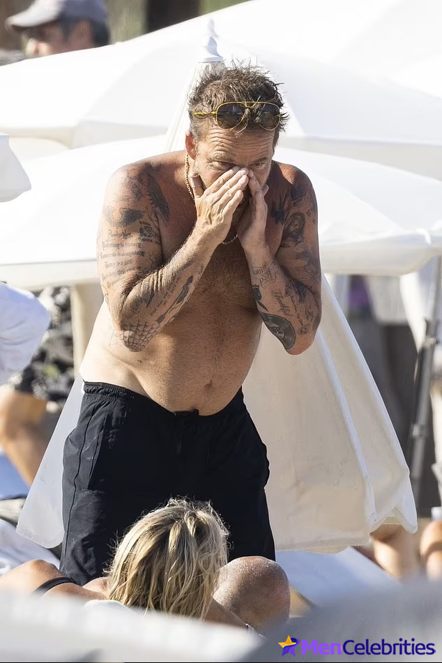 Stephen Dorff nude cock and bulge pics