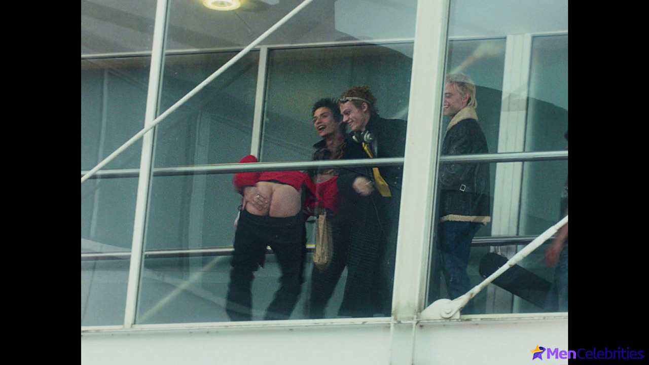 Toby Wallace nude and sex scenes