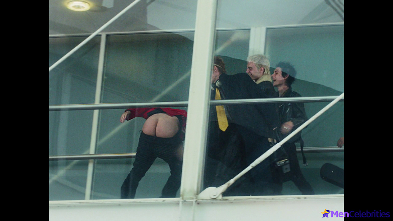 Toby Wallace nude and sex scenes