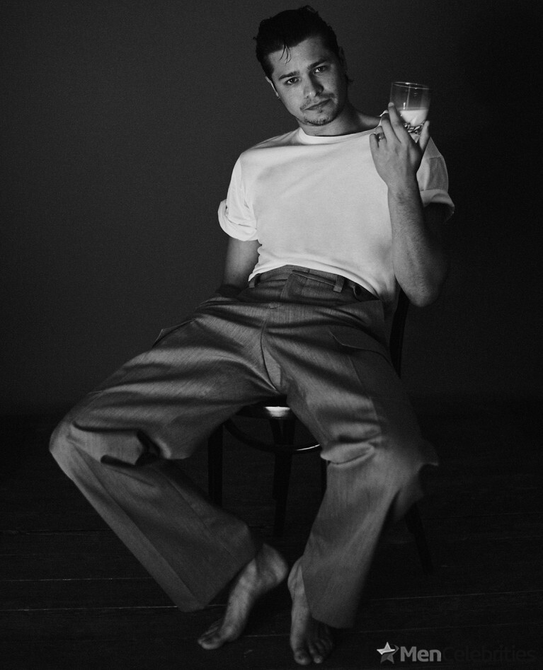 Toby Wallace shirtless and sexy pics