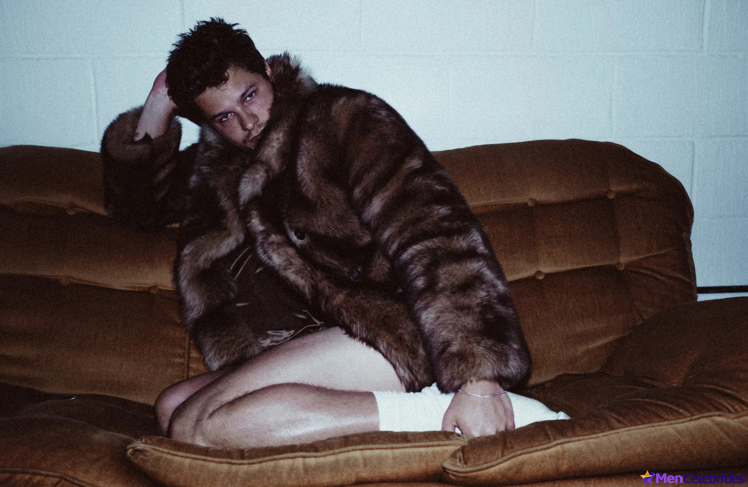 Toby Wallace shirtless and sexy pics