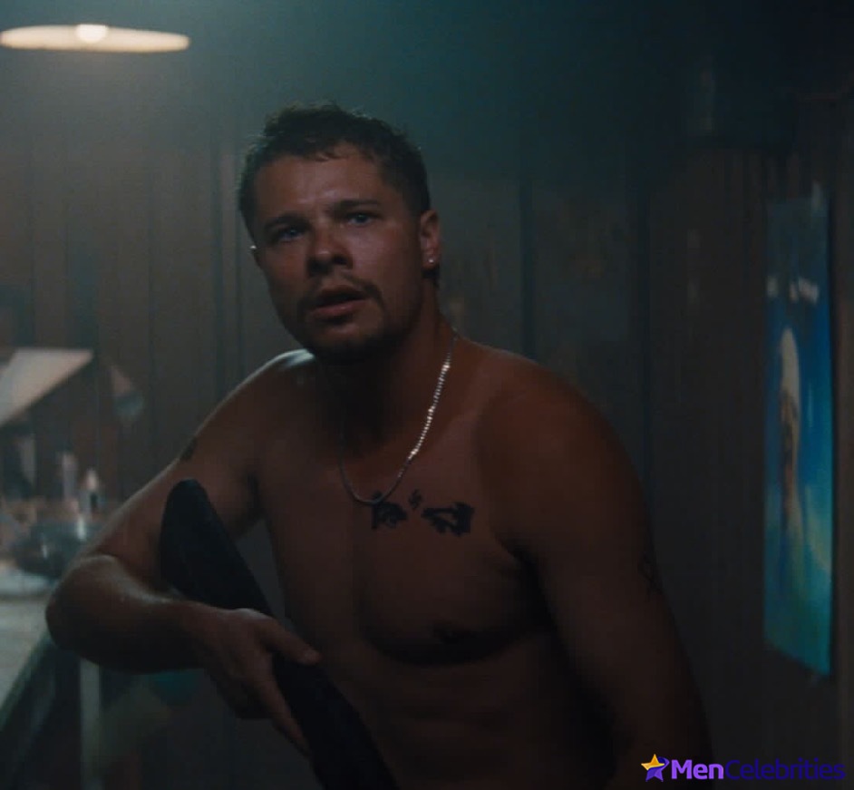 Toby Wallace nude and sex scenes