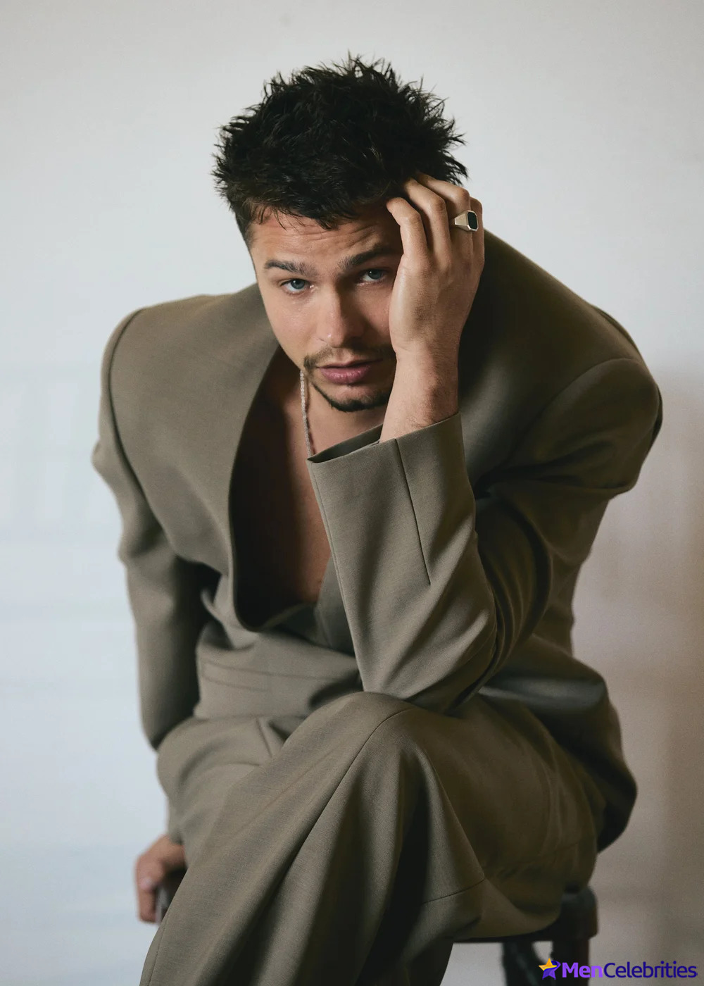 Toby Wallace shirtless and sexy pics