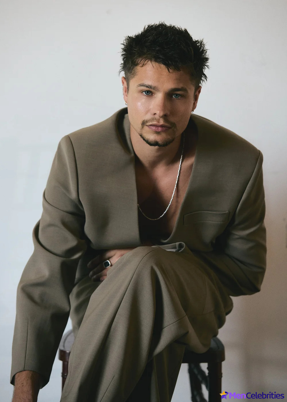 Toby Wallace shirtless and sexy pics