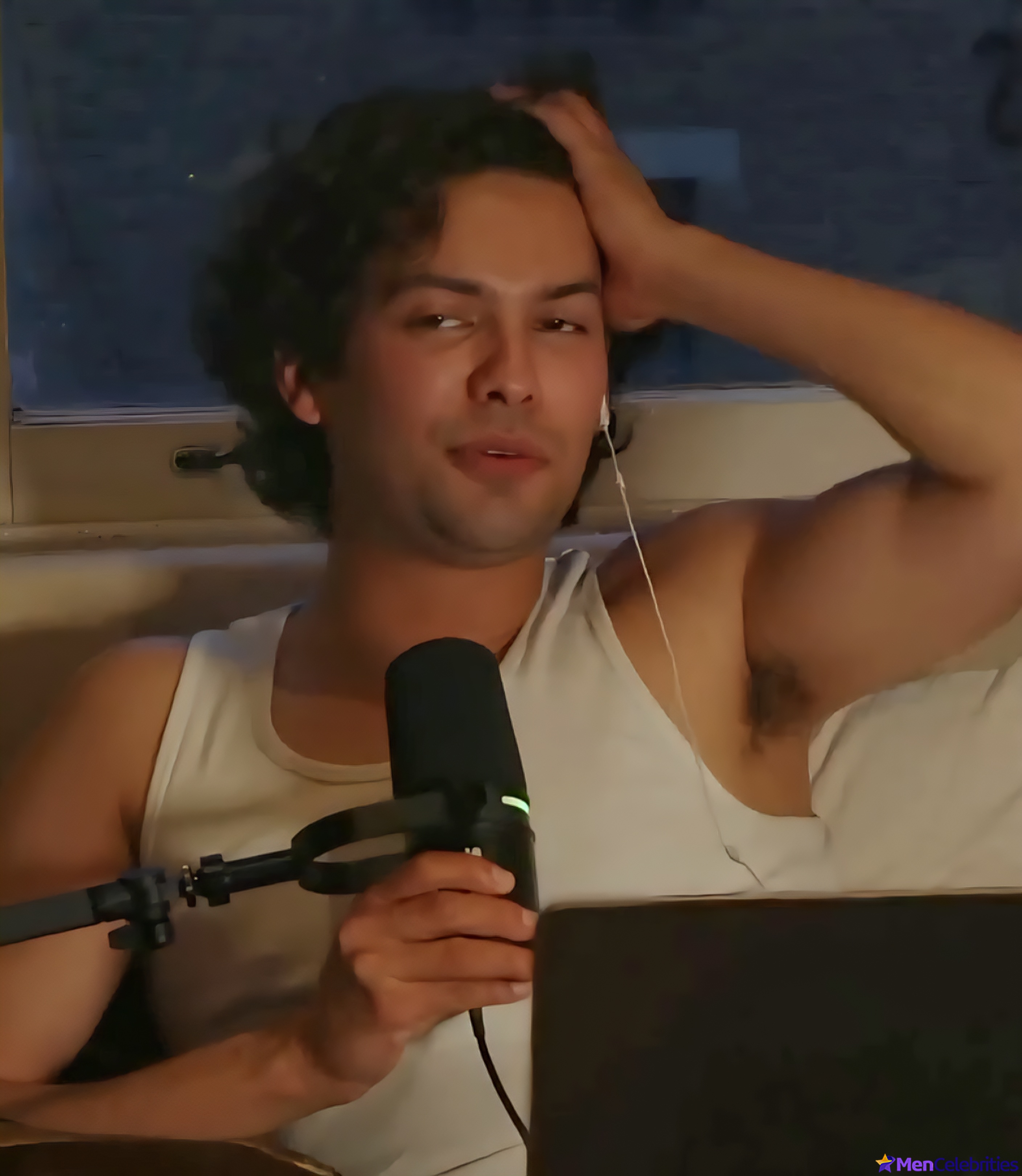 Xolo Mariduena cock bulge and shirtless pics