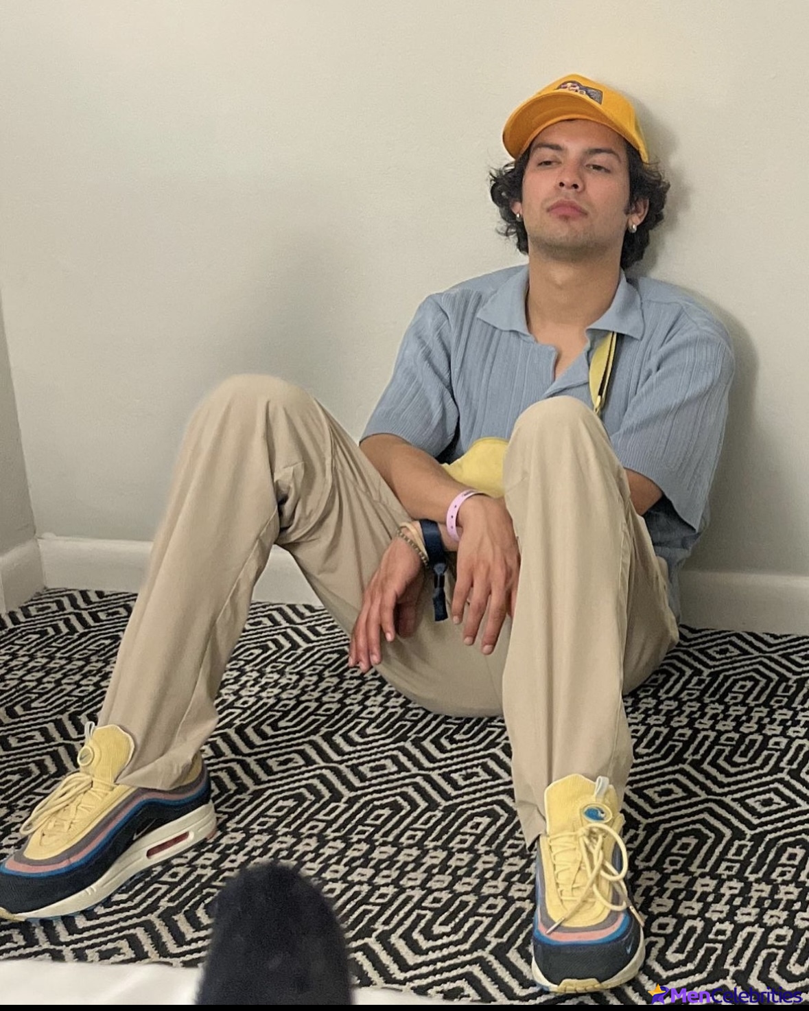 Xolo Mariduena cock bulge and shirtless pics