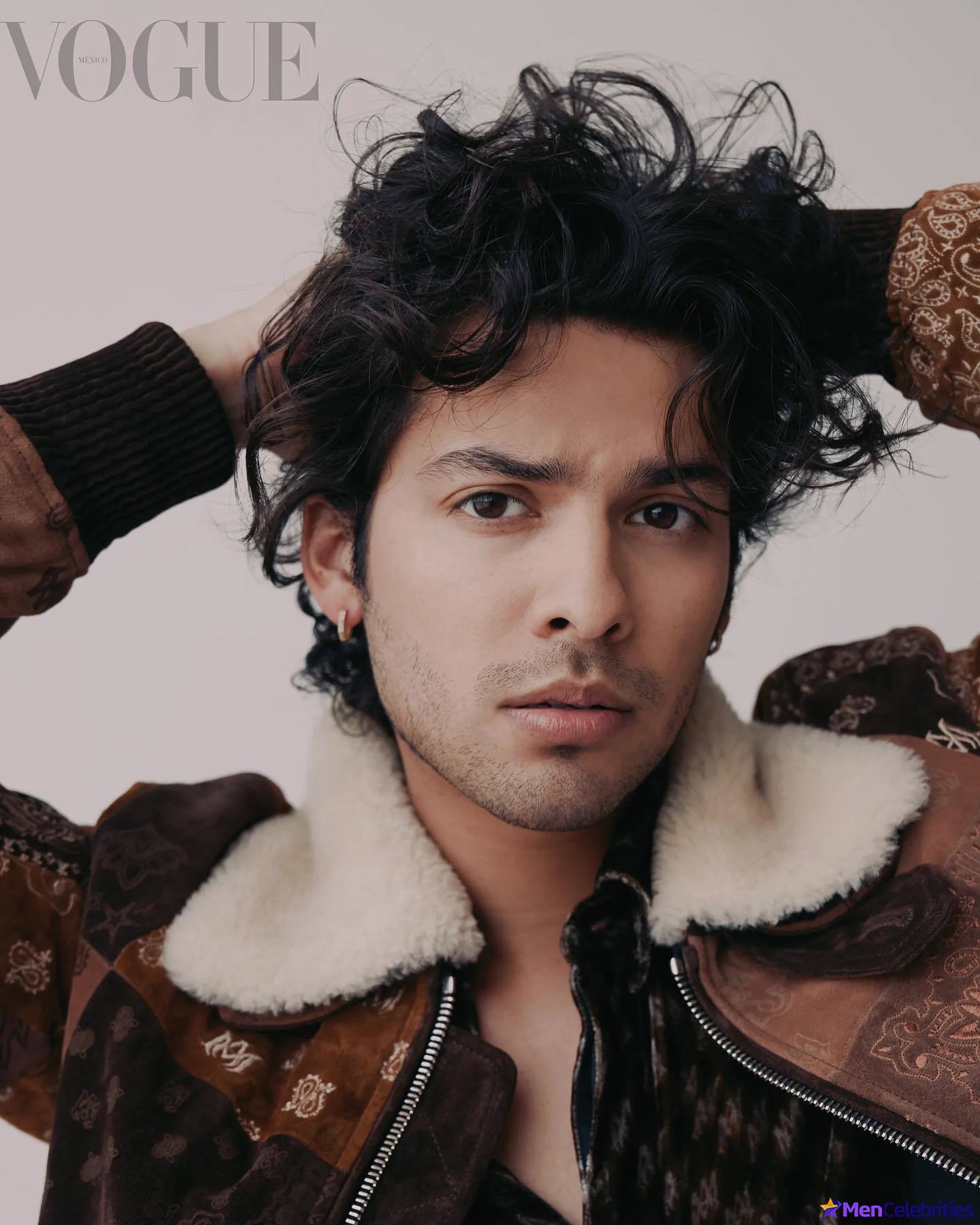 Xolo Mariduena cock bulge and shirtless pics