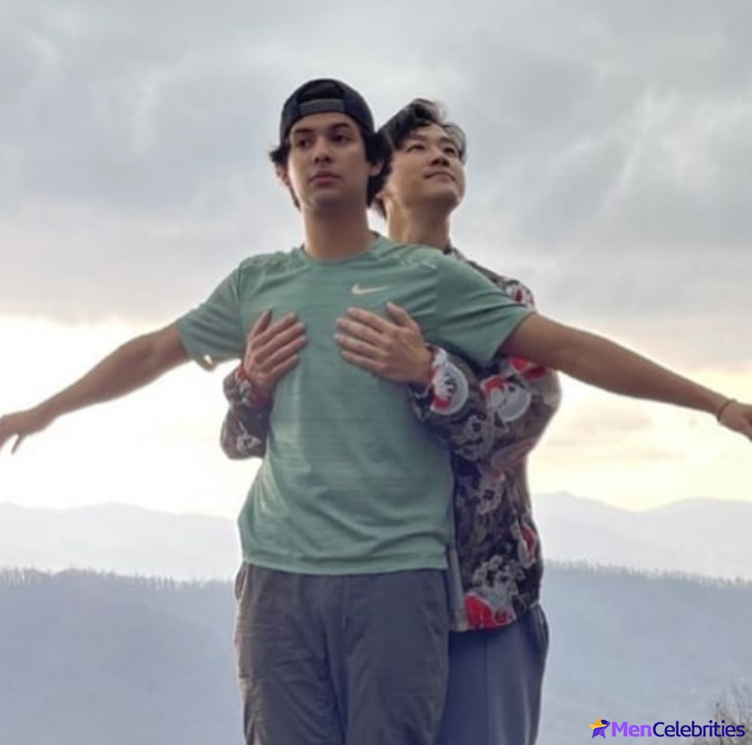 Xolo Mariduena cock bulge and shirtless pics