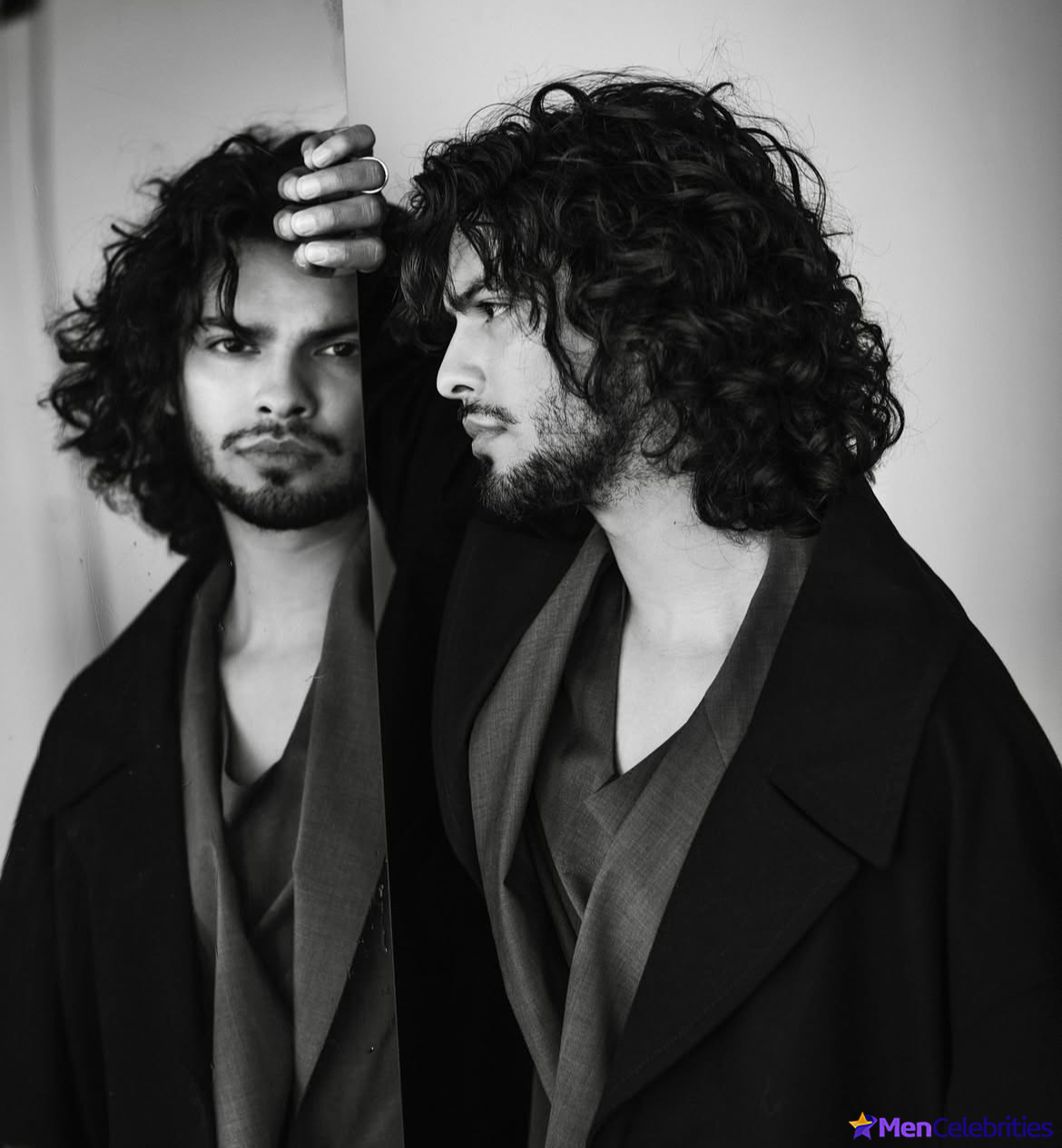 Xolo Mariduena cock bulge and shirtless pics