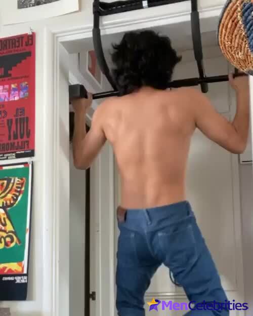 Xolo Mariduena cock bulge and shirtless pics