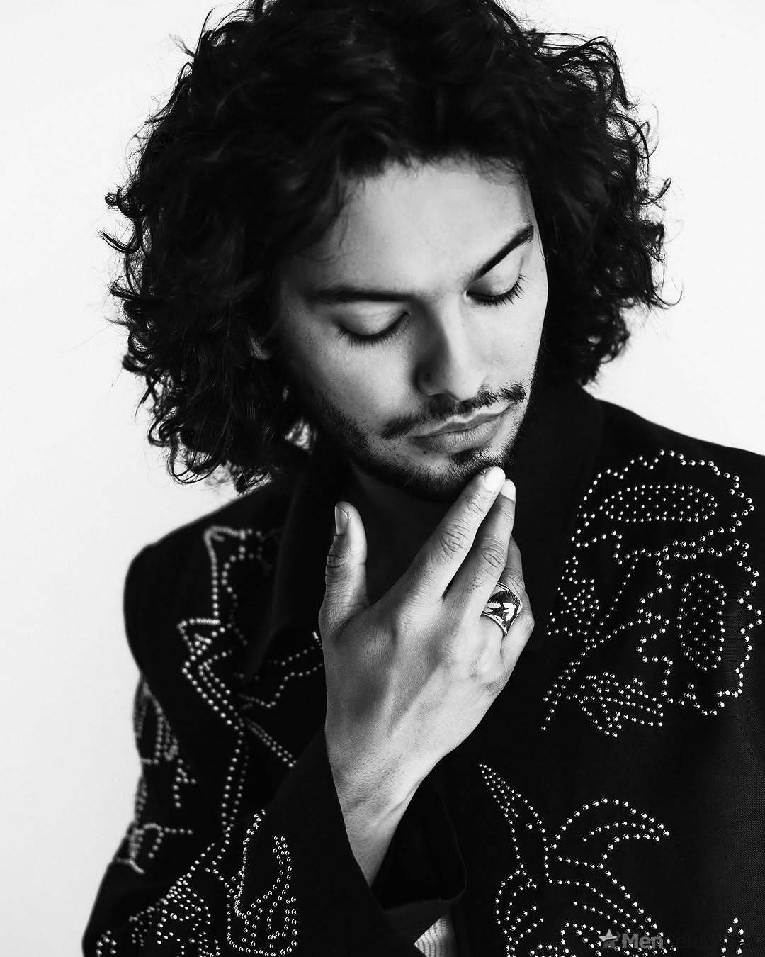 Xolo Mariduena cock bulge and shirtless pics