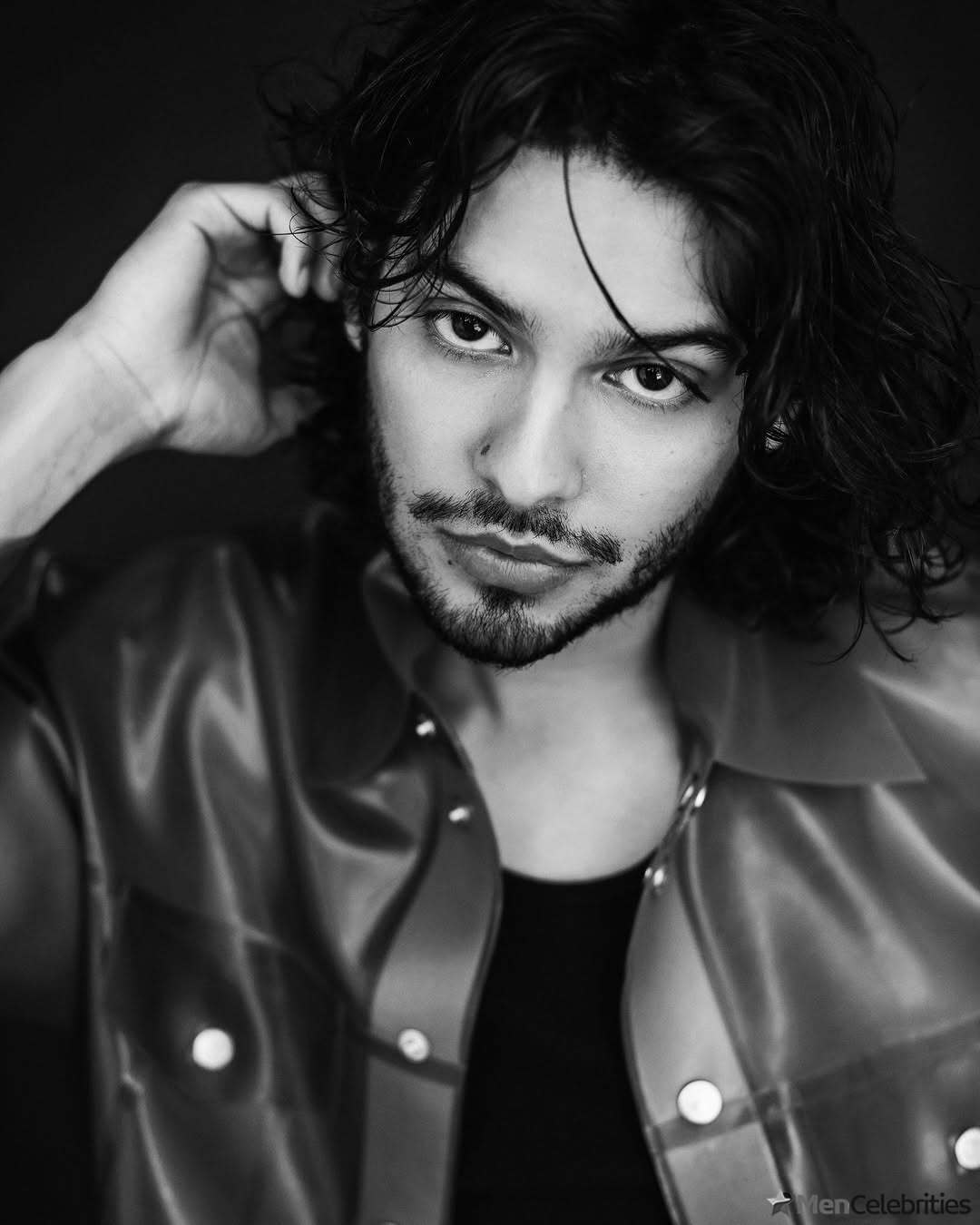 Xolo Mariduena cock bulge and shirtless pics