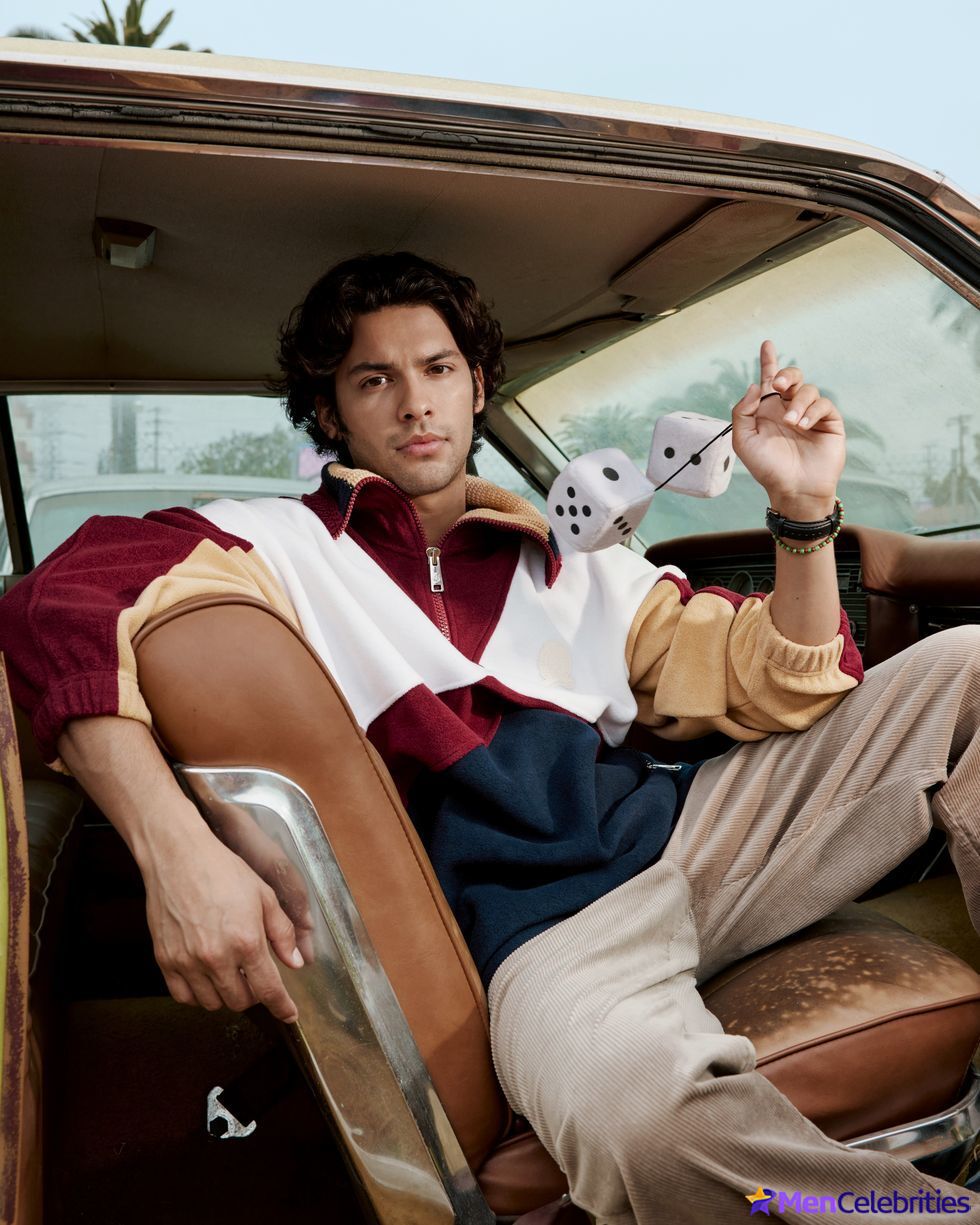 Xolo Mariduena cock bulge and shirtless pics