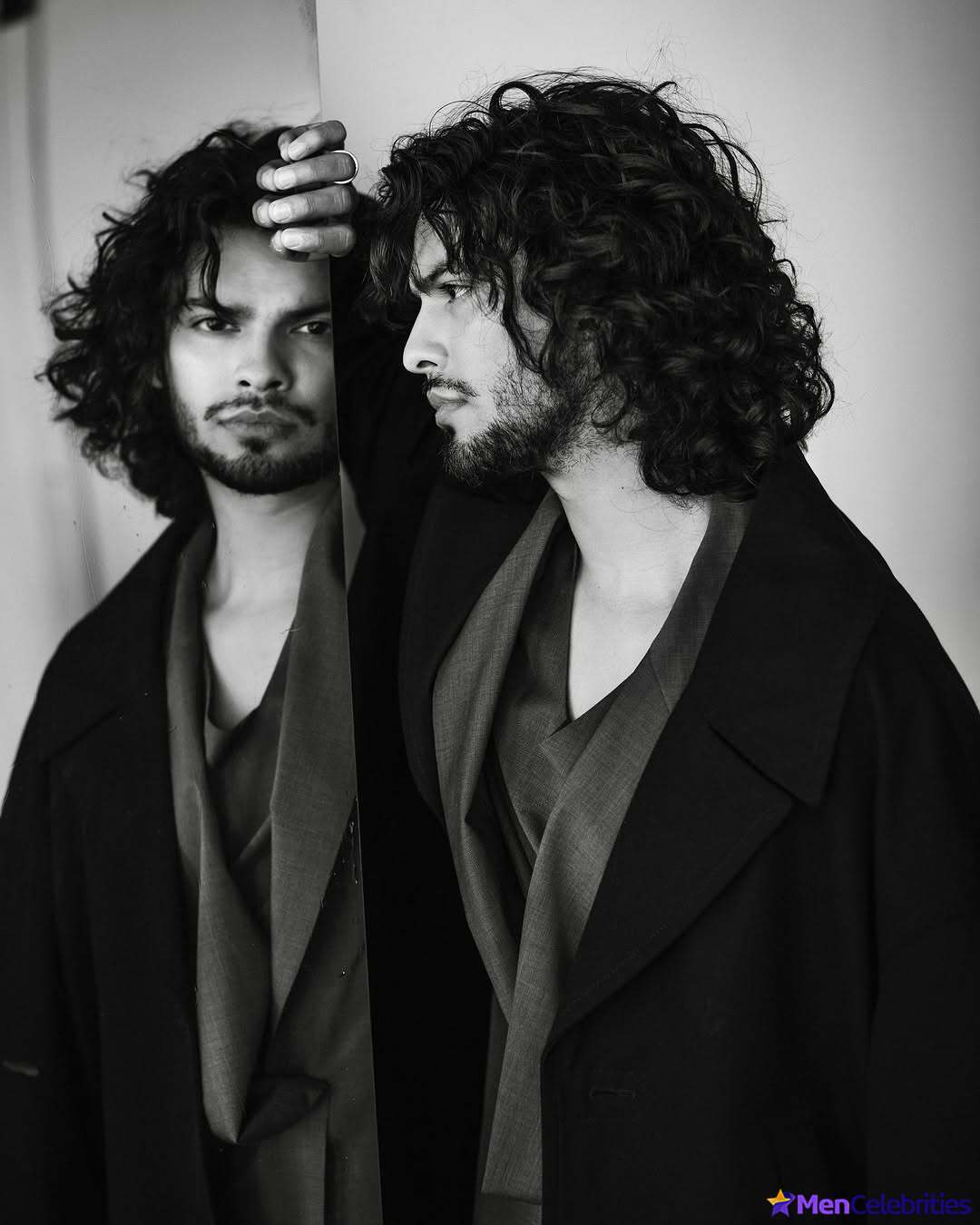 Xolo Mariduena cock bulge and shirtless pics