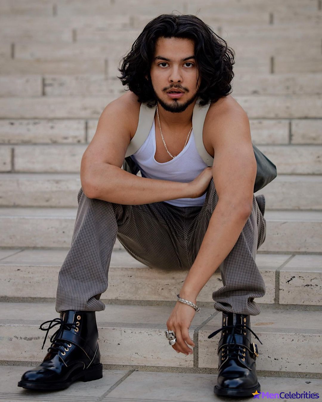 Xolo Mariduena cock bulge and shirtless pics