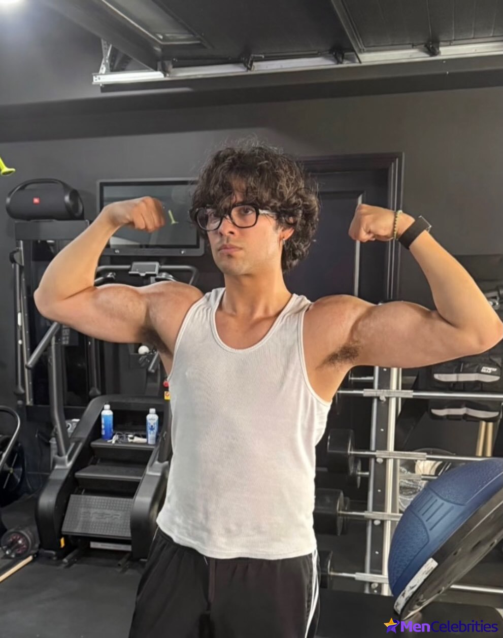 Xolo Mariduena cock bulge and shirtless pics