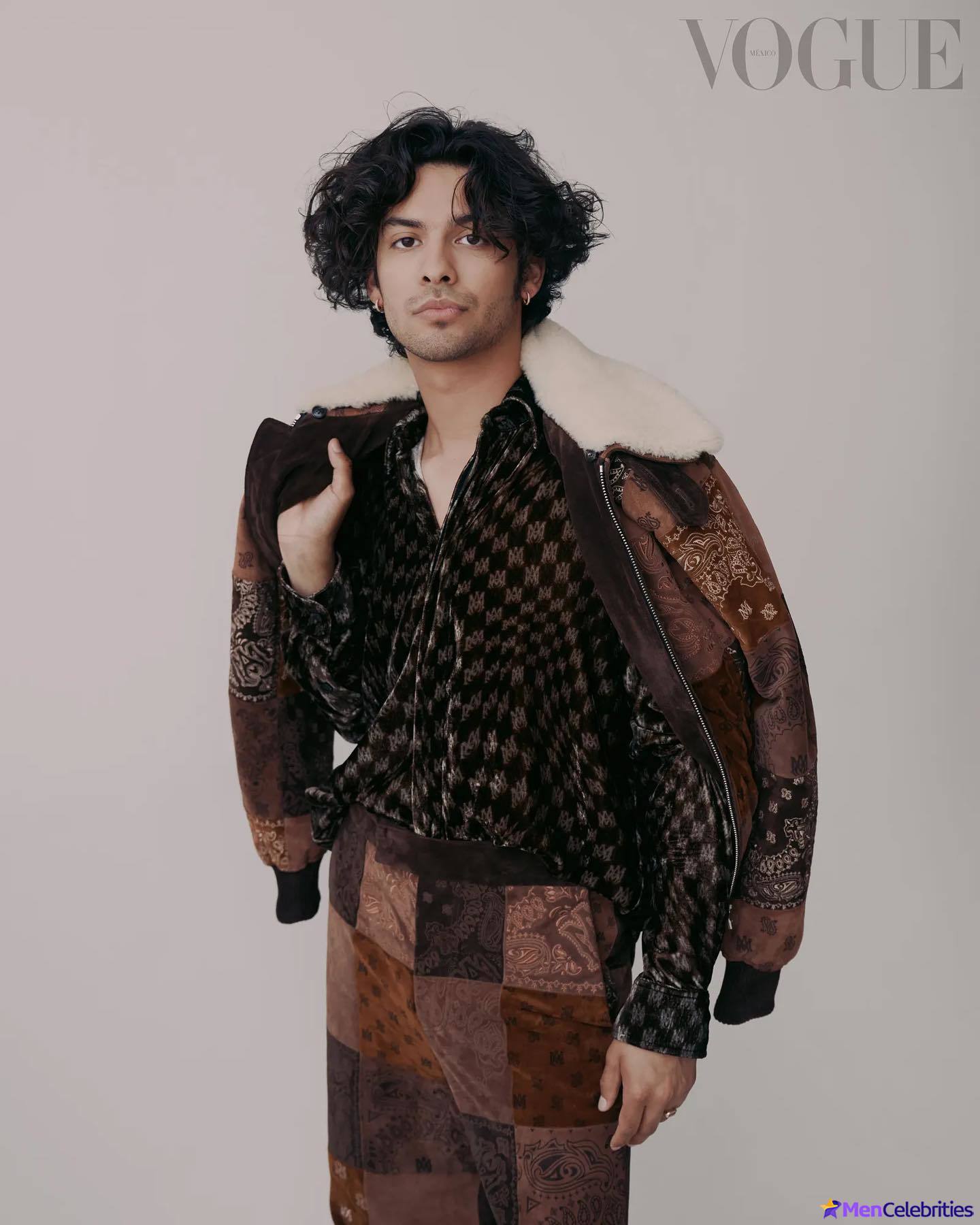 Xolo Mariduena cock bulge and shirtless pics