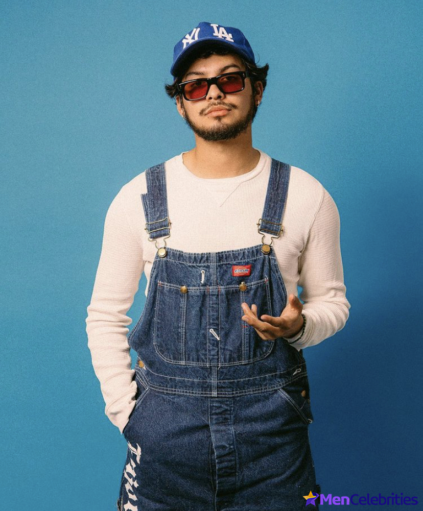 Xolo Mariduena cock bulge and shirtless pics