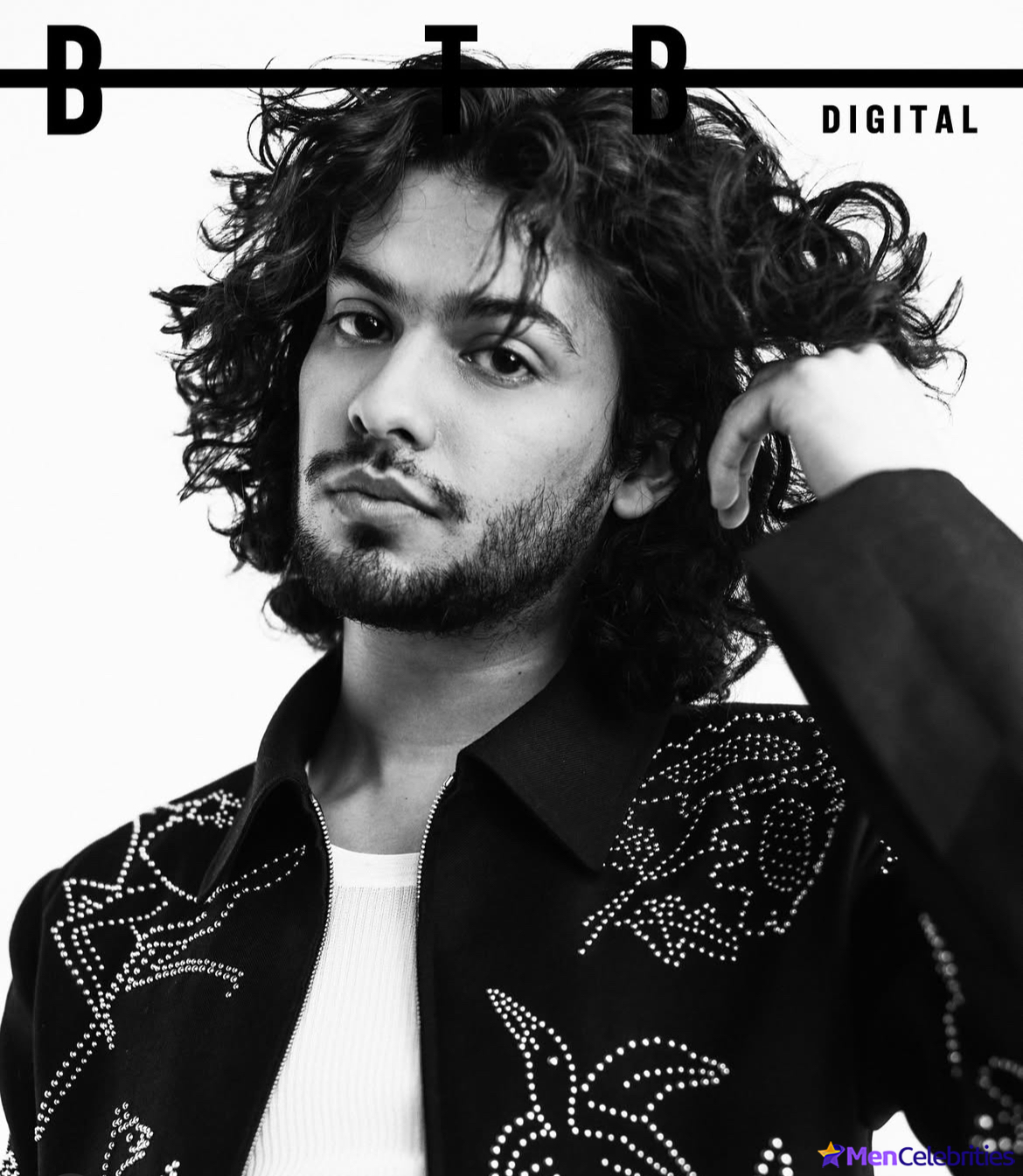 Xolo Mariduena cock bulge and shirtless pics