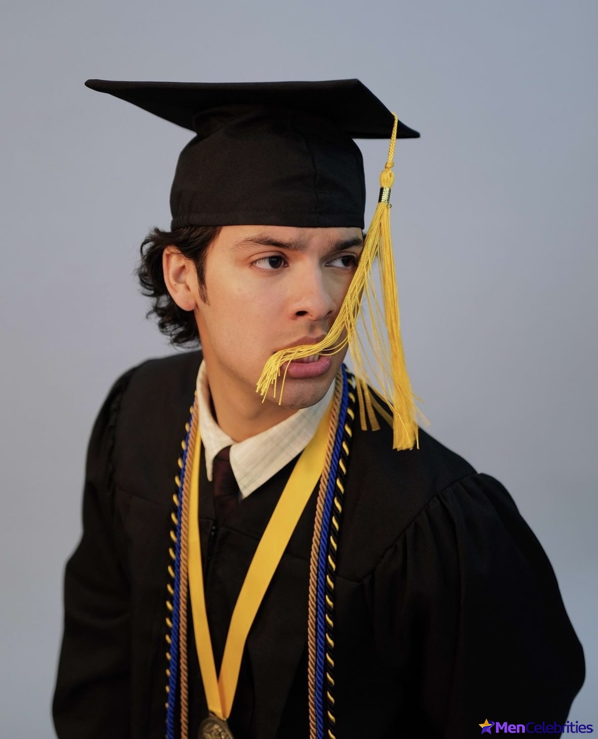 Xolo Mariduena cock bulge and shirtless pics