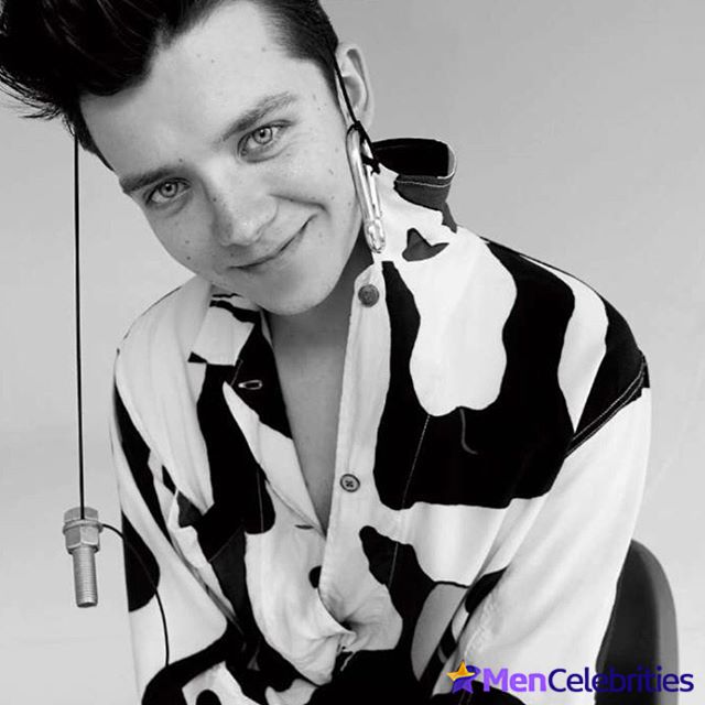 Asa Butterfield naked pics