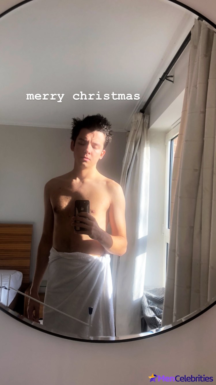 Asa Butterfield nude photos
