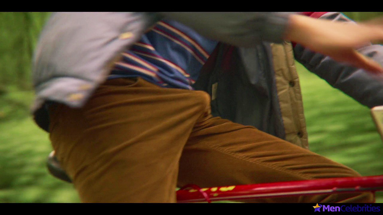 Asa Butterfield erect cock video