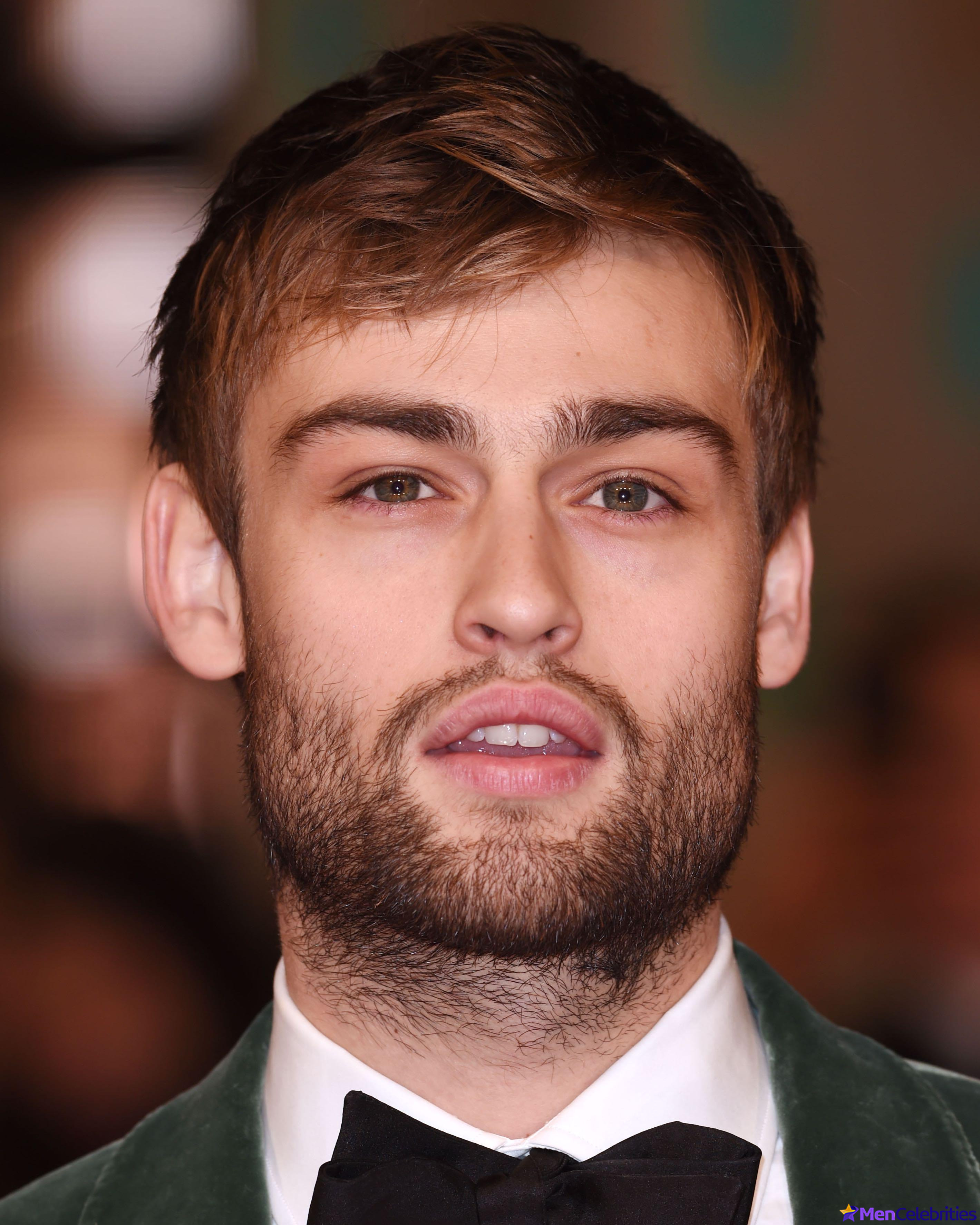 Douglas Booth shirtless and sexy photos
