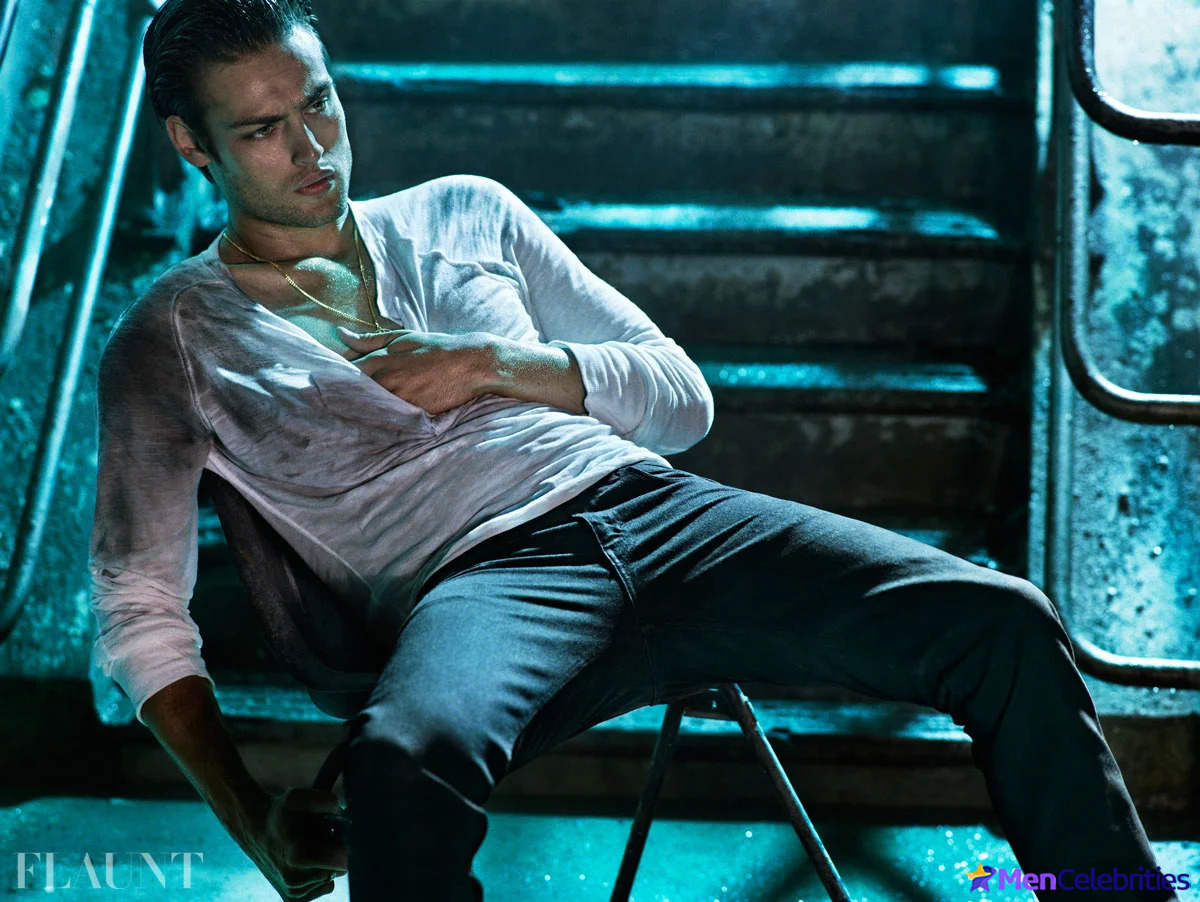Douglas Booth shirtless and sexy photos