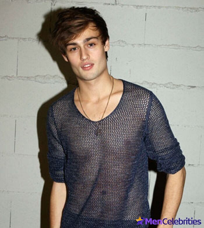 Douglas Booth shirtless and sexy photos