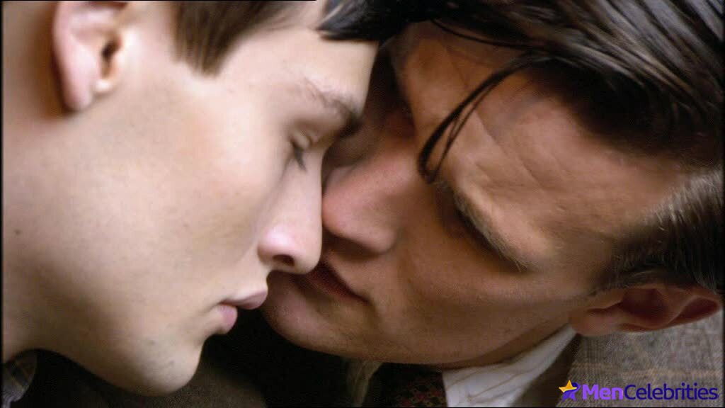 Douglas Booth nude and gay scenes