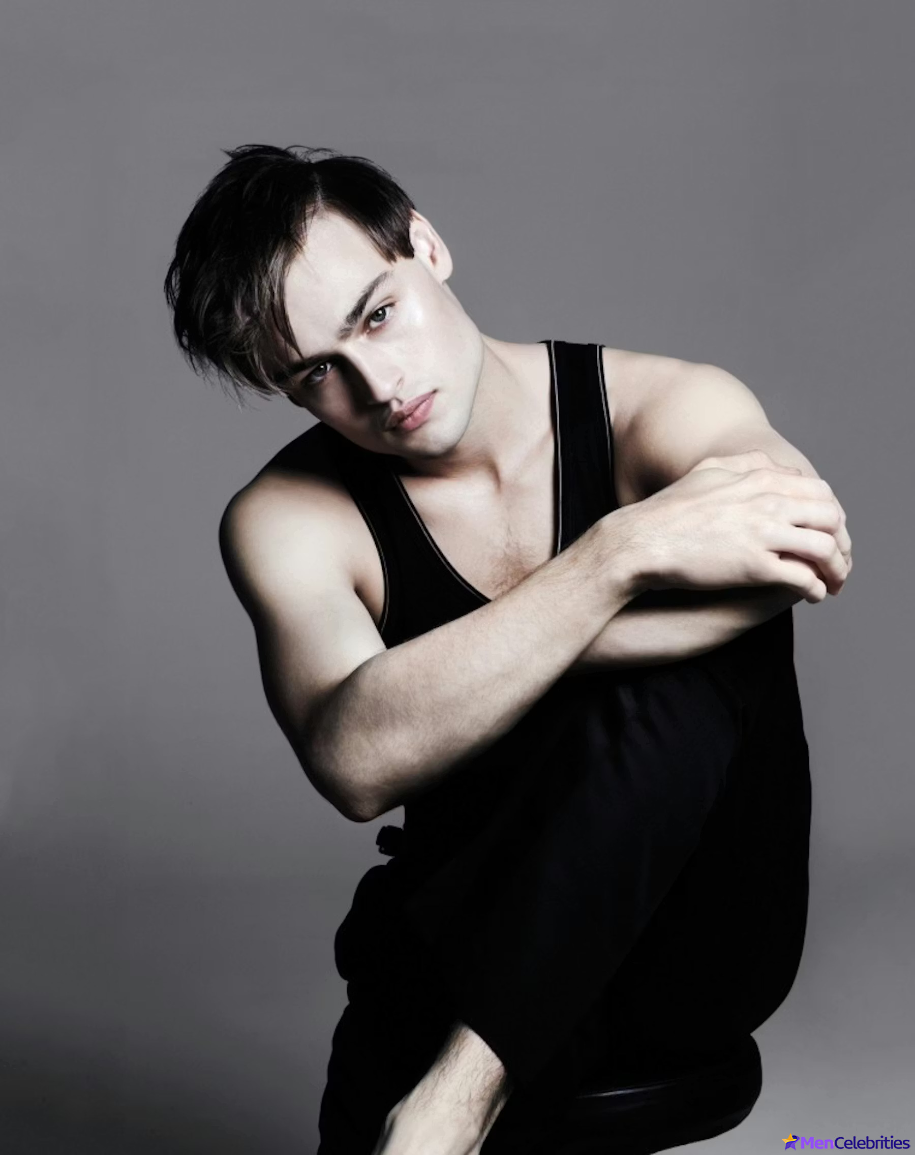 Douglas Booth shirtless and sexy photos