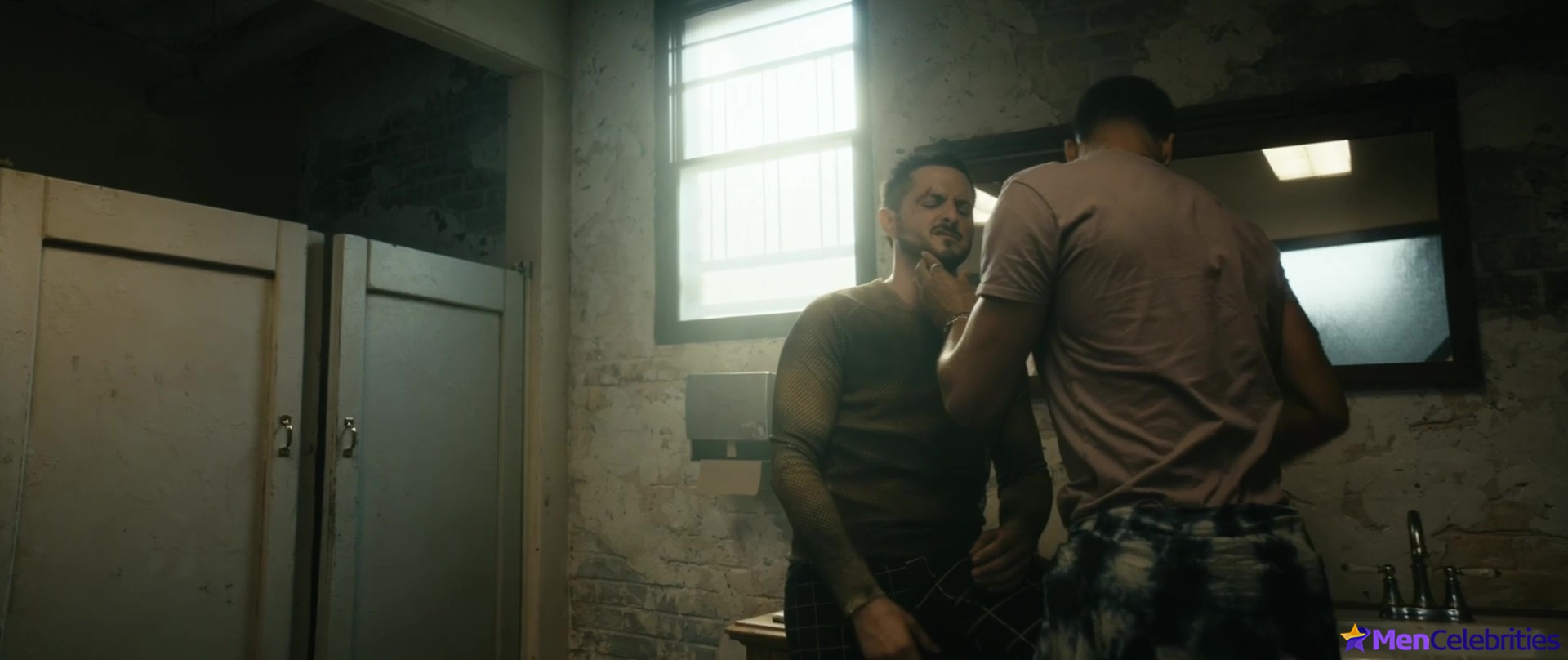 Elliot Knight nude and erotic gay scenes