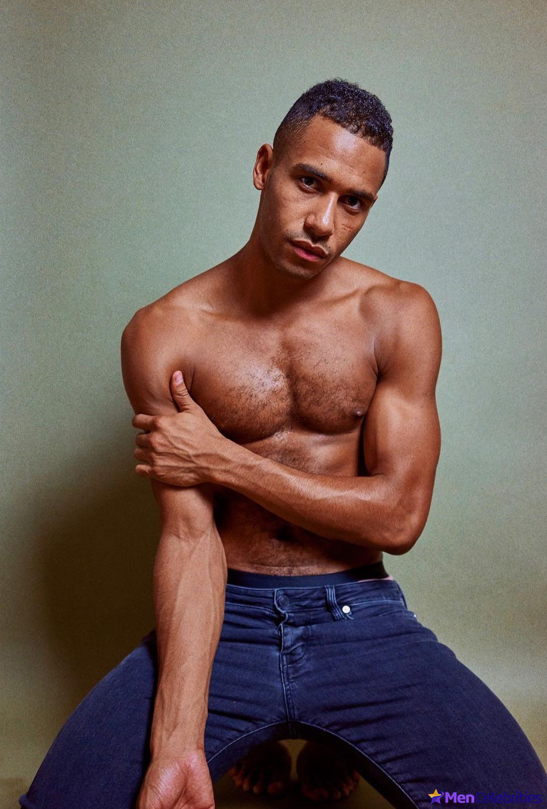 Elliot Knight sexy underwear and nude selfie pics