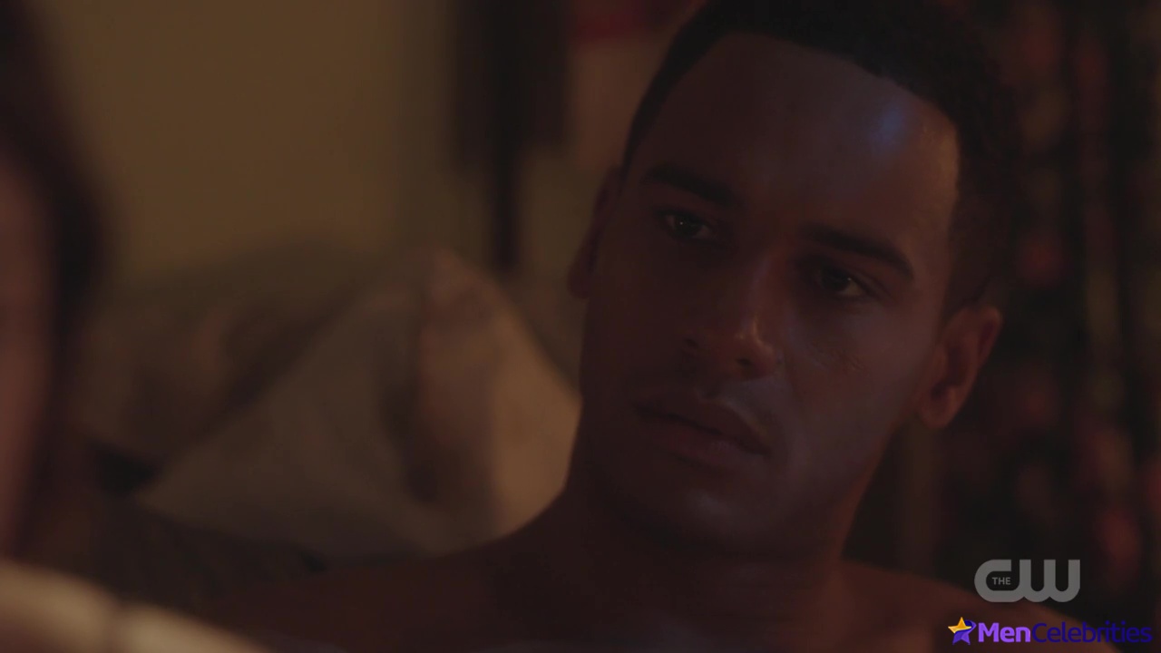 Elliot Knight nude and erotic gay scenes