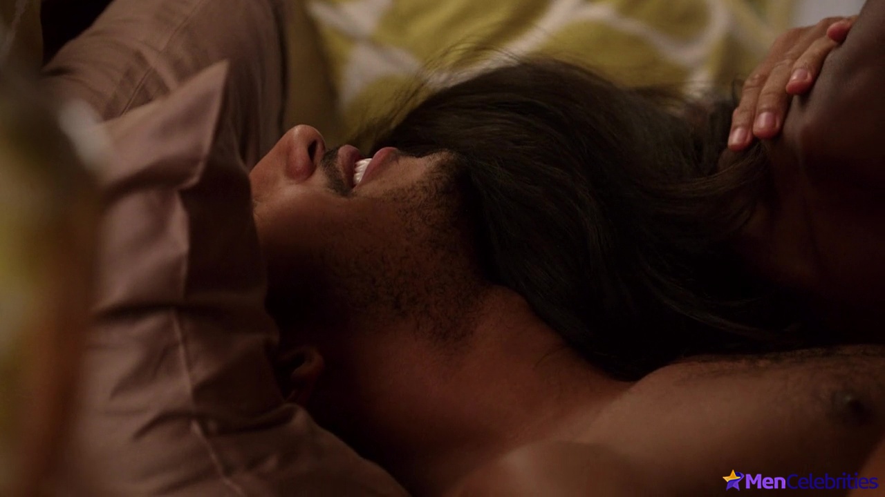 Elliot Knight nude and erotic gay scenes