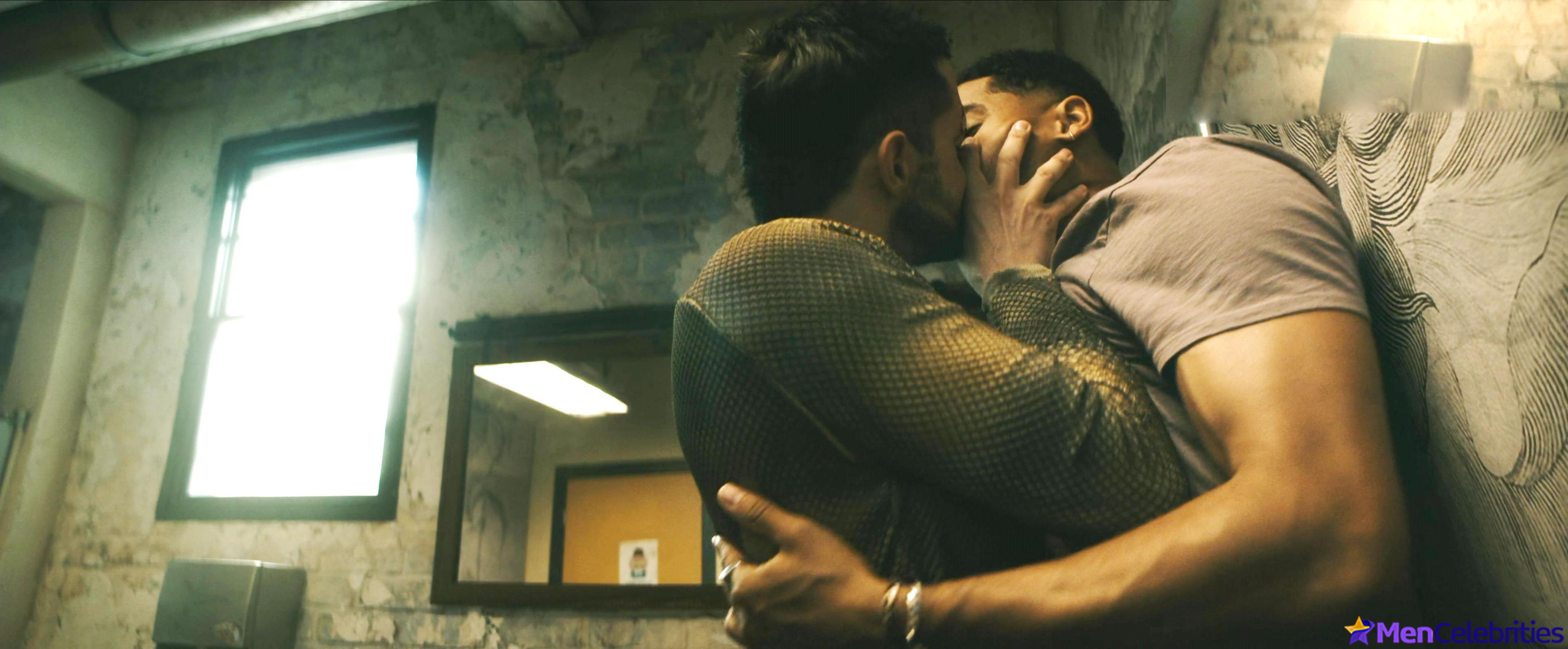 Elliot Knight nude and erotic gay scenes